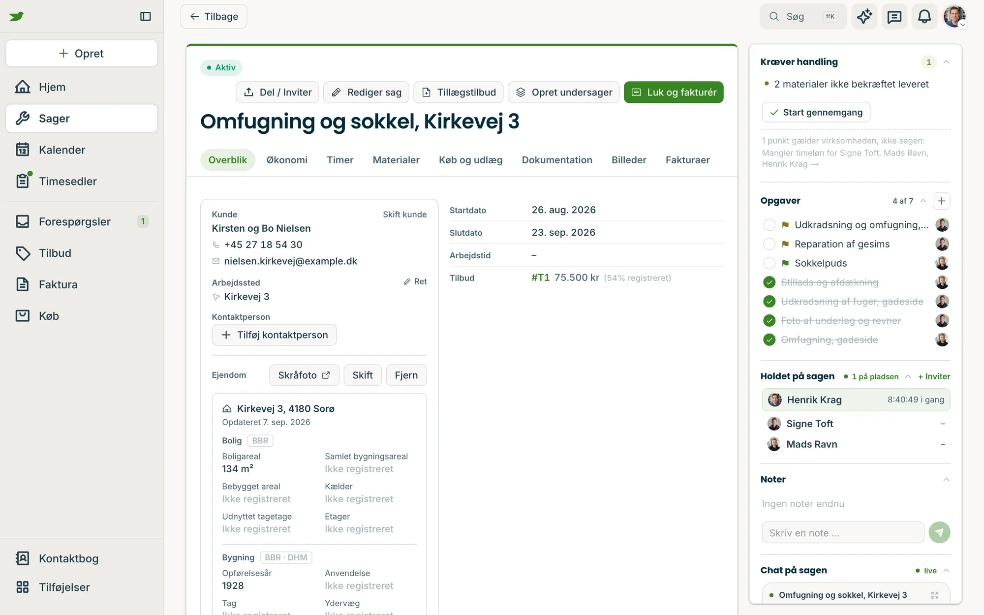 Tidlig på kontoret: sagens overblik med kunde, adresse, opgaver, holdet på sagen og det, der kræver handling
